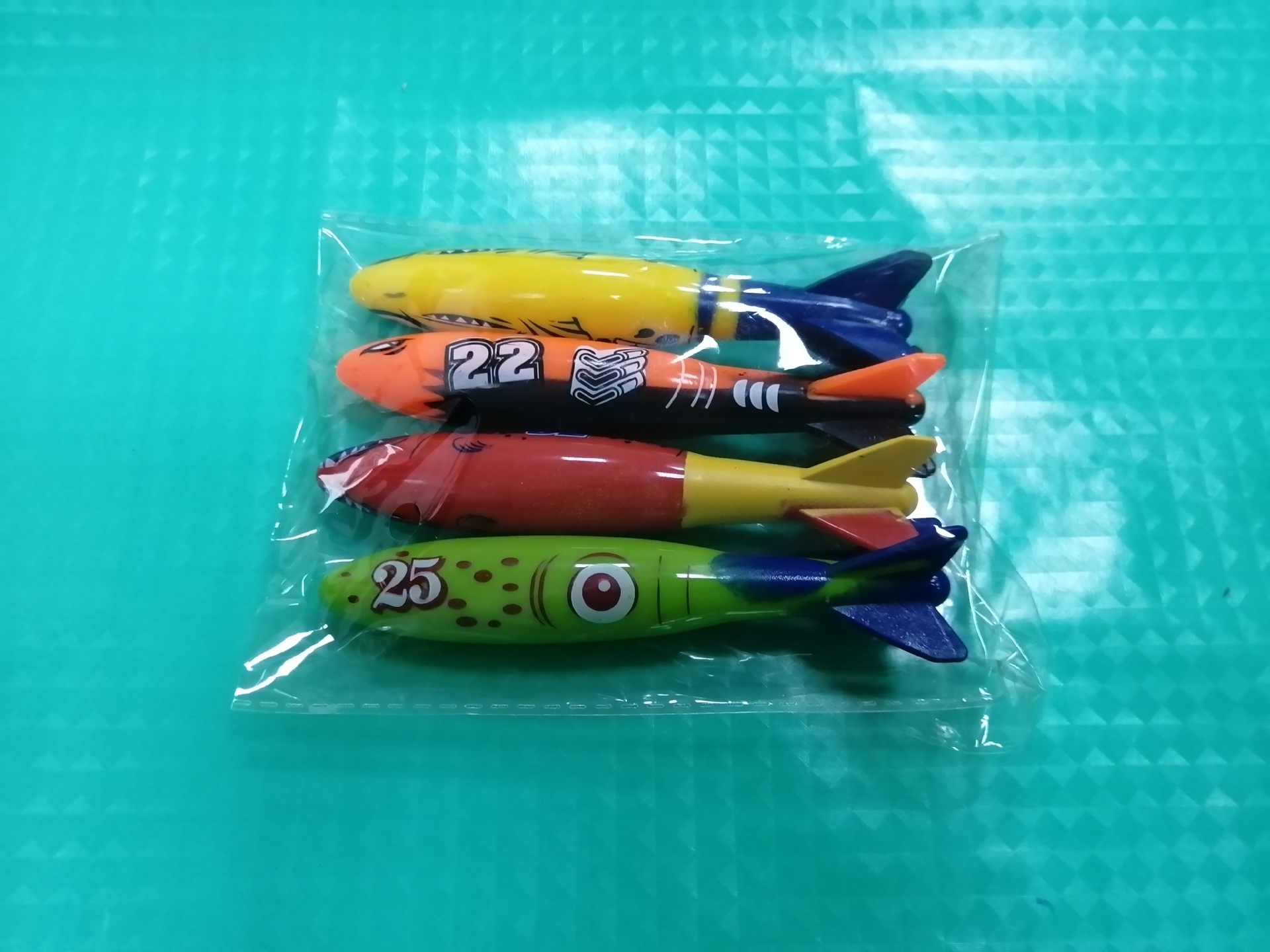 跨境亚马逊戏水潜水玩具鱼雷鲨鱼鱼骨环棒钻石水母海草套装玩具