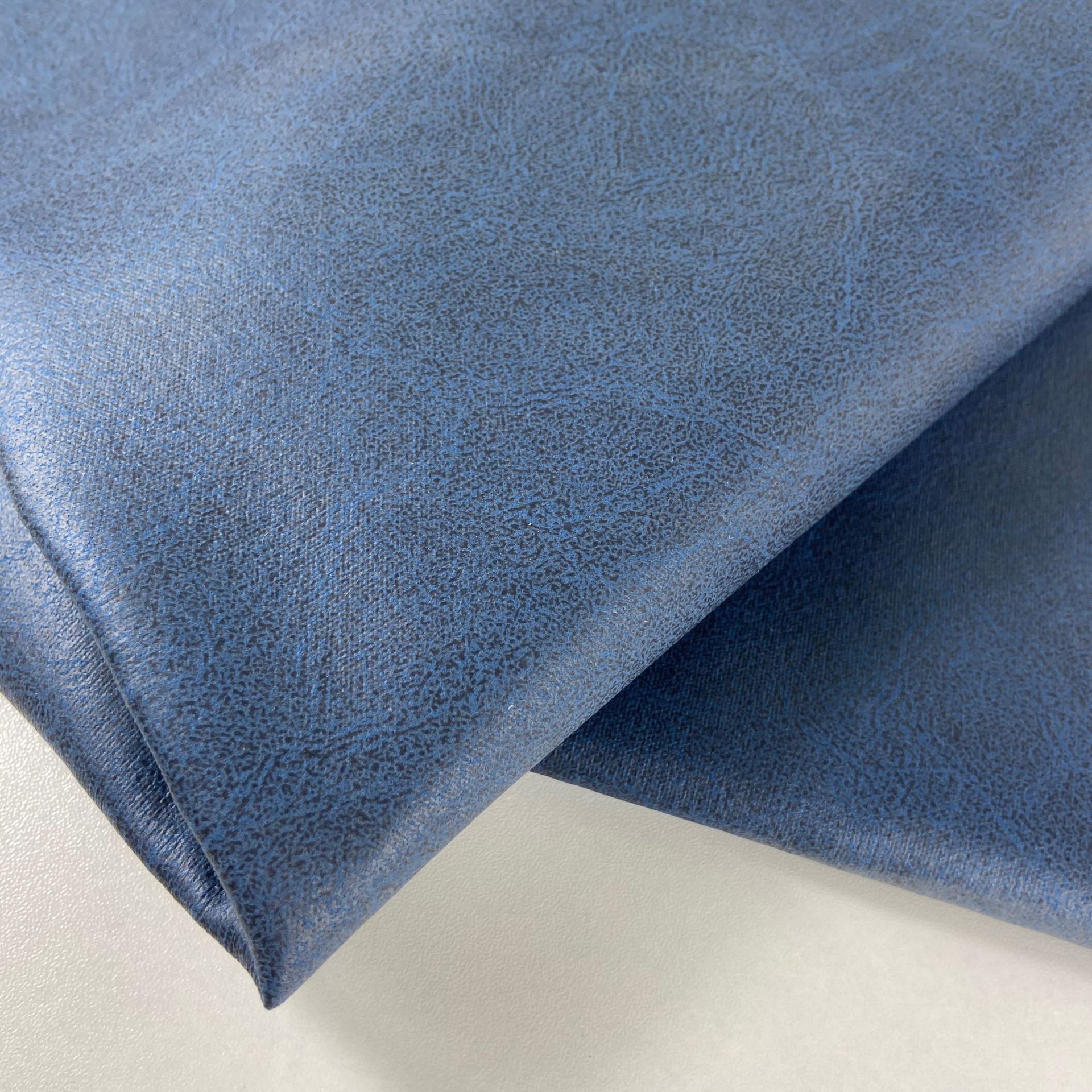 批发科技布沙发靠垫抱枕面料 麂皮绒科技皮布 烫金复合沙发布面料