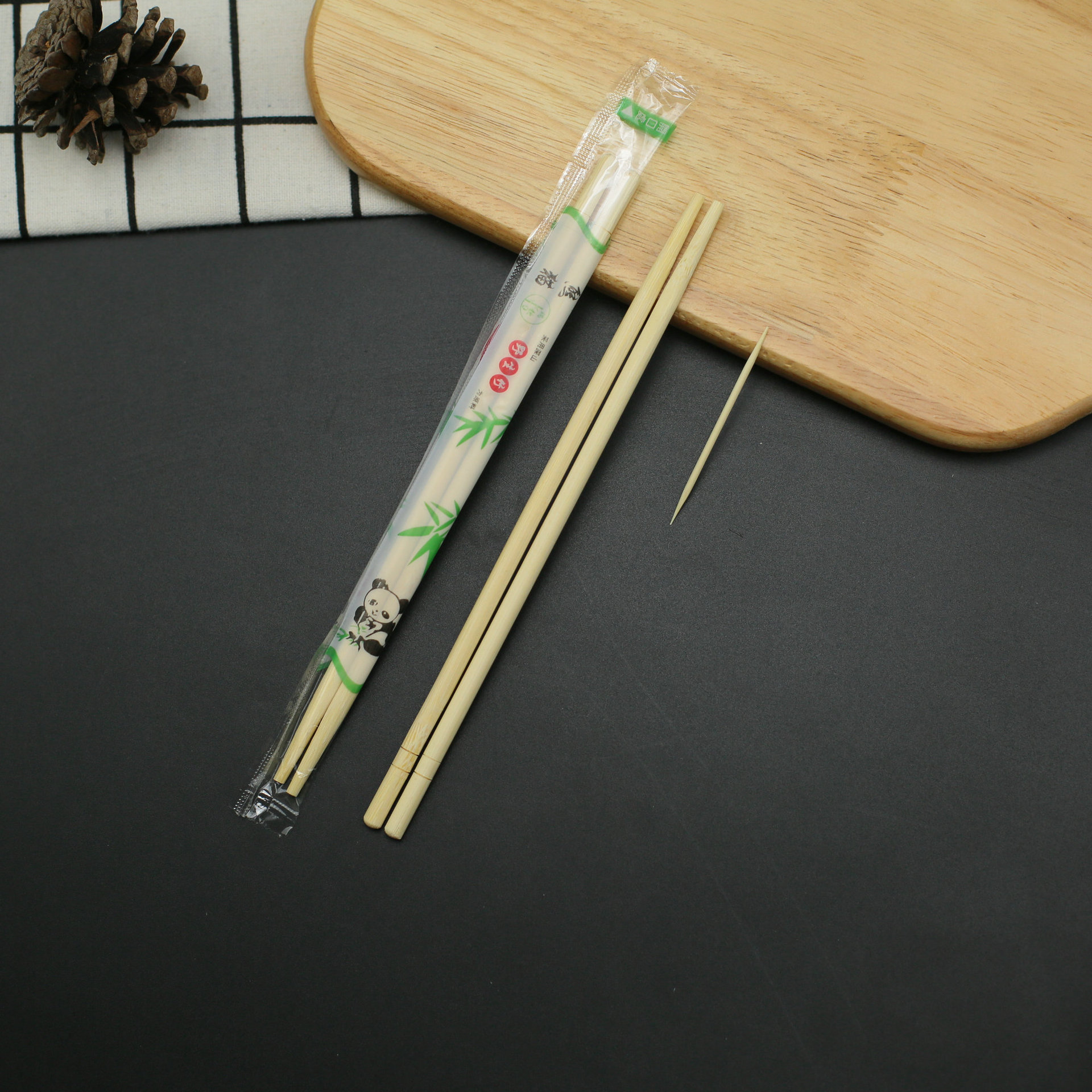 一次性筷子5.5*19.5 餐饮圆筷外卖打包筷牙签筷卫生筷 100双/包