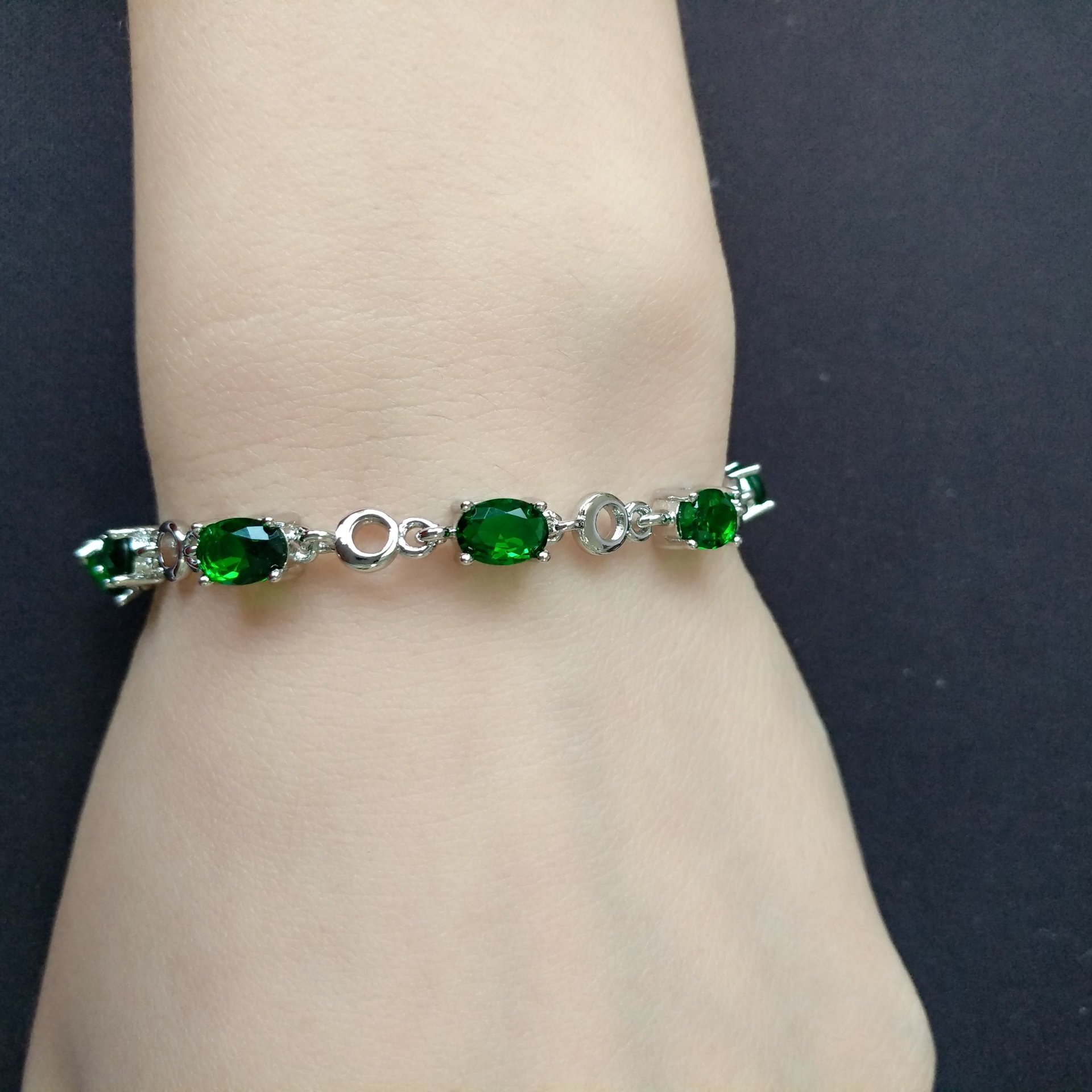 时尚彩色宝石手链女 清新绿水晶手链 创意绿宝石手串厂家批发