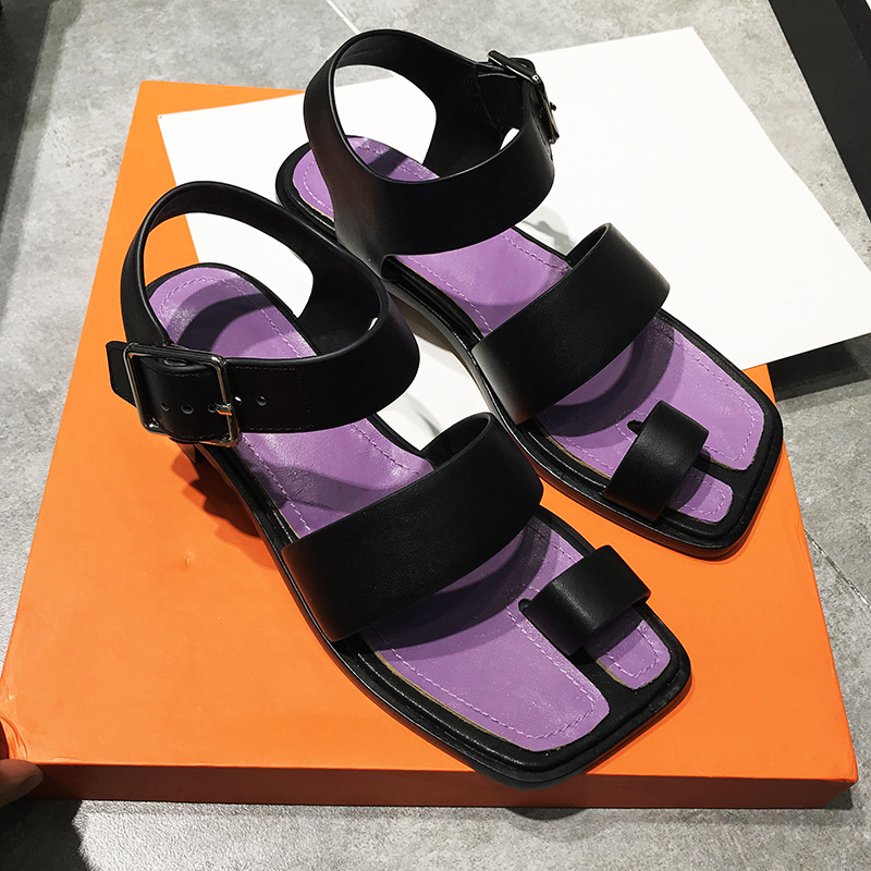 欧洲站戒指分趾凉鞋女夏新款猪蹄鞋平底搭扣休闲分指罗马凉鞋女