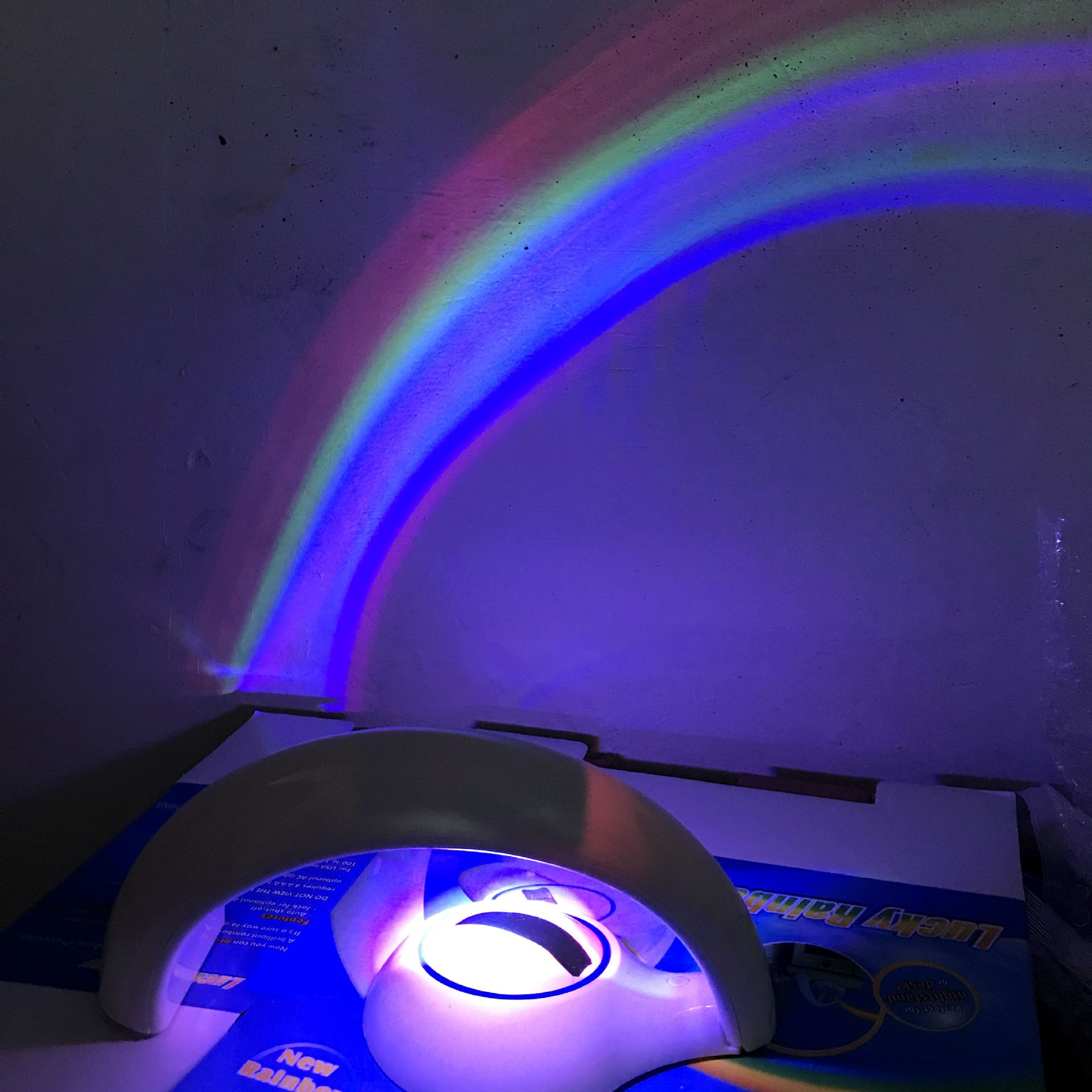 新款新品第二代彩虹灯投影仪七彩投影灯创意小夜灯厂家直销批发