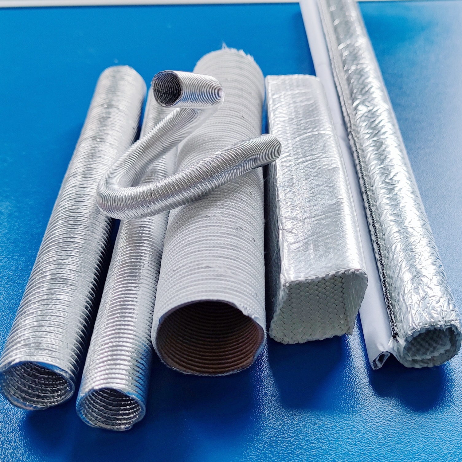 厂家现货生产汽车复合铝箔隔热波纹管,铝箔玻纤护套5-170毫米