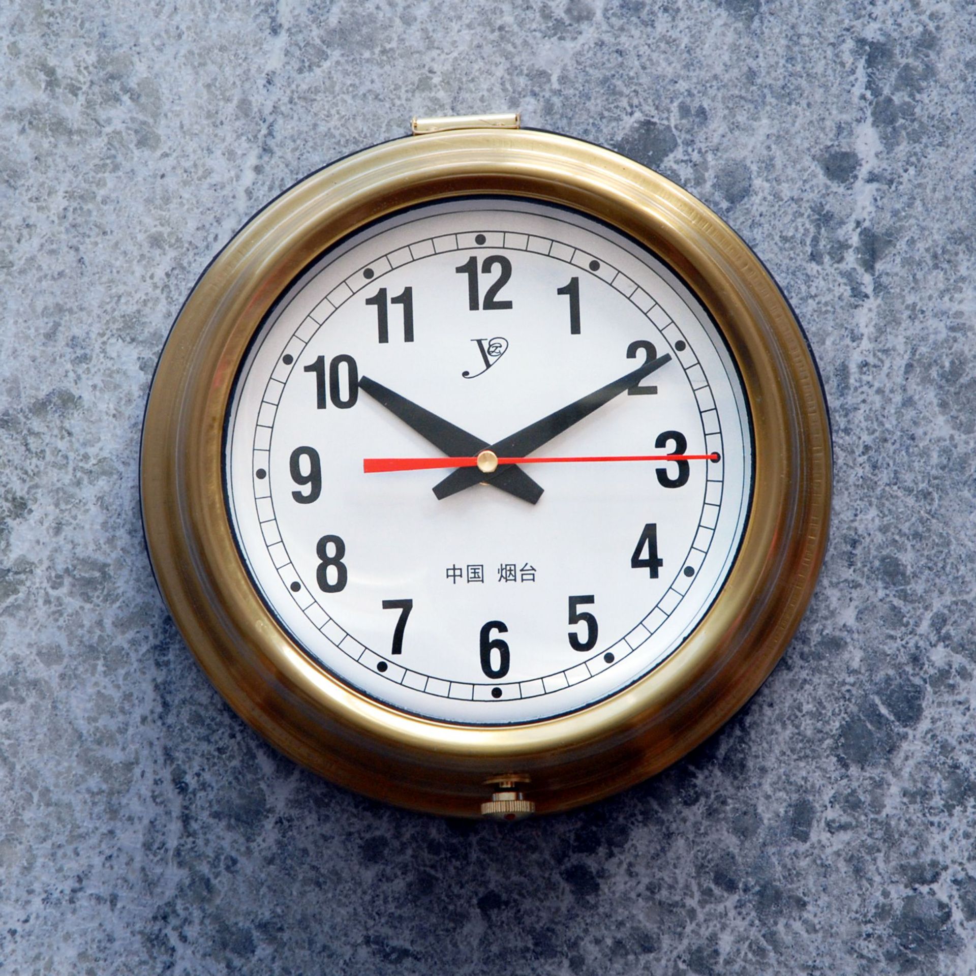 该系统由一台母钟和若干只子钟组成,通过信号电缆和电源电缆相互联接