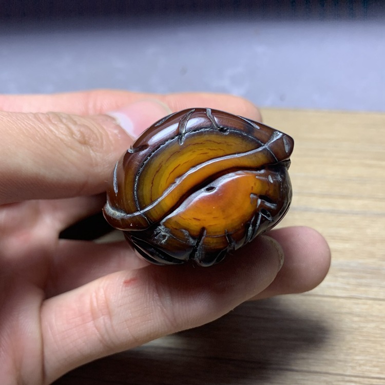 【工艺】仿古雕刻工艺【用途】手把件  吊坠【材质】天然西藏牦牛角