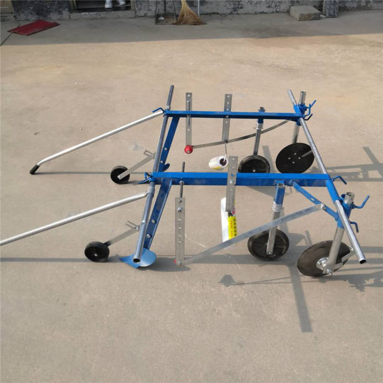 批量生产地膜机小型人力手拉地膜覆盖机云南黄烟覆膜机宽度可调