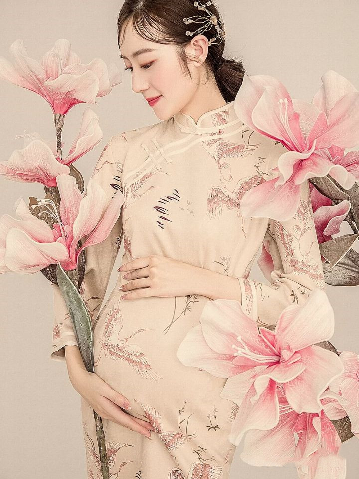 展会新款孕妇拍照服装国风印花旗袍写真艺术孕照影楼摄影孕妇装