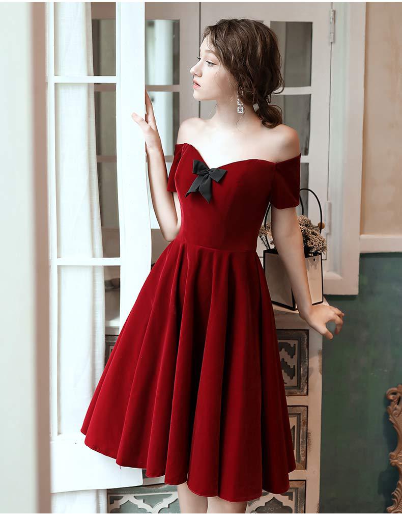 一字肩红色敬酒服新娘短款时可穿结婚订婚显瘦气质缎面小礼服女
