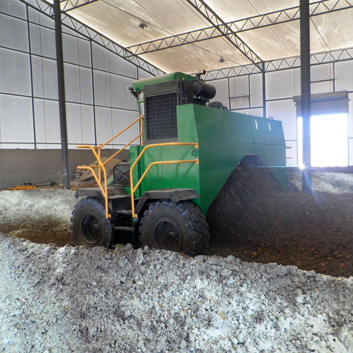 供应堆肥翻抛机翻拌机生物有机肥设备