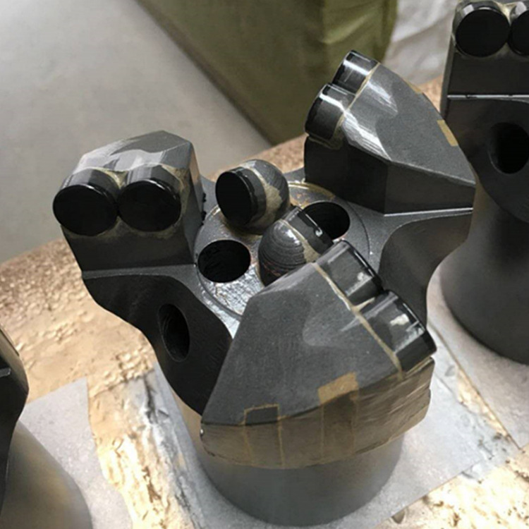 供应探水钻头岩石钻头 扩孔钻头 合金钻头 组合钻头 多种型号