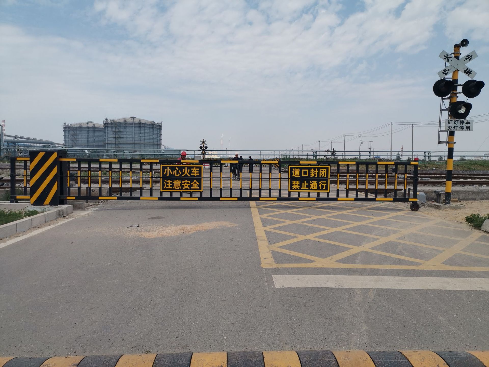 厂家加工铁路道口栏门仪器铁路道口专用电动栏门铁路道口栏门