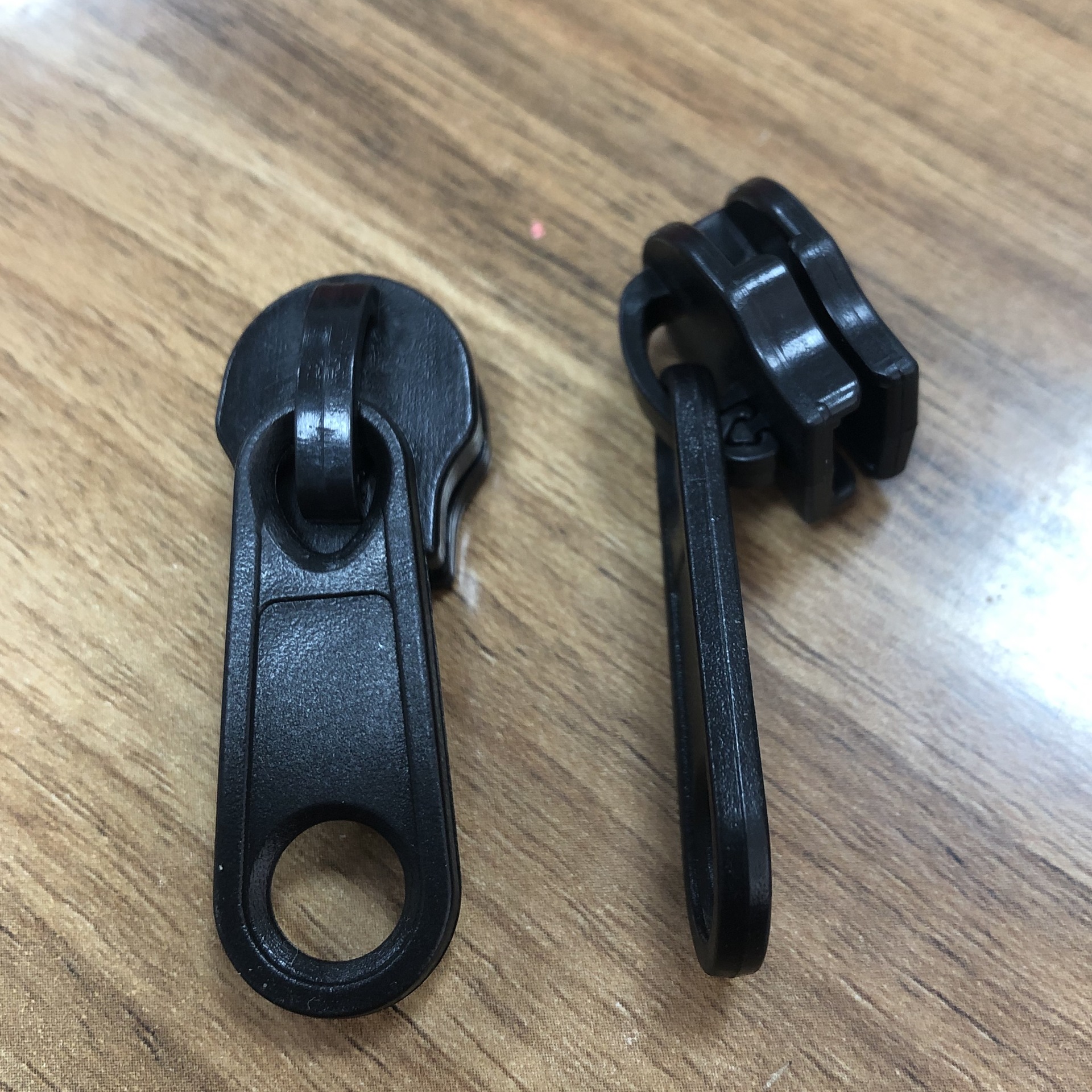 15成交12.2万个3#尼龙拉链头 塑料无锁拉头 注塑拉头厂家批发￥0.