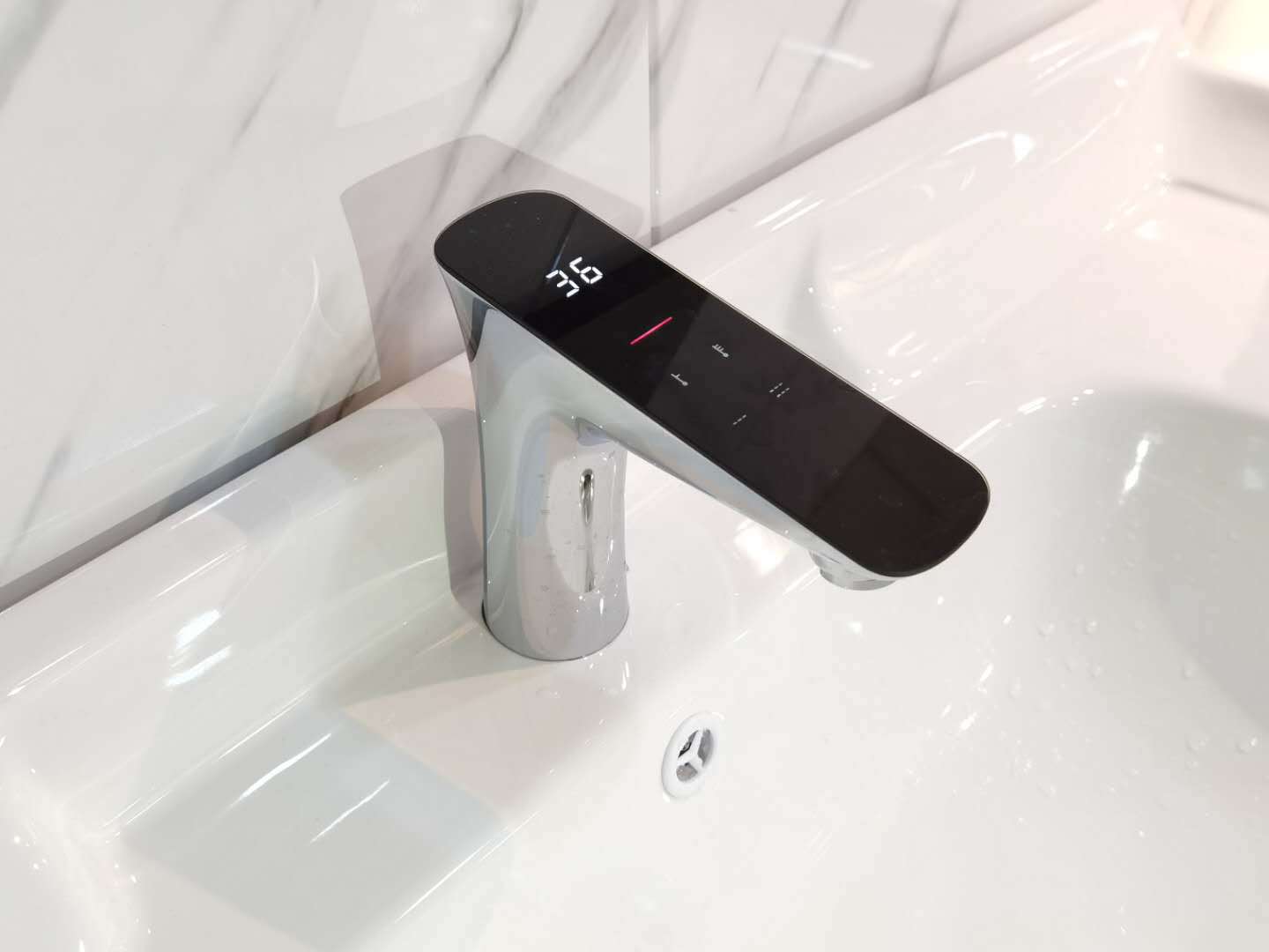 感应龙头触屏调温龙头水龙头手扫开关混水智能龙头家用酒店选用