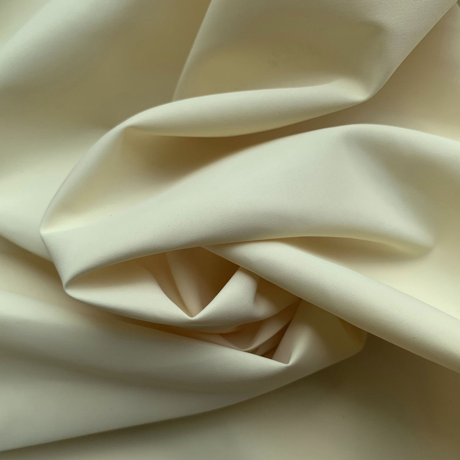 95gms加厚密手感硬无氟防水50次可水洗米黄色防护服防疫面料坯布