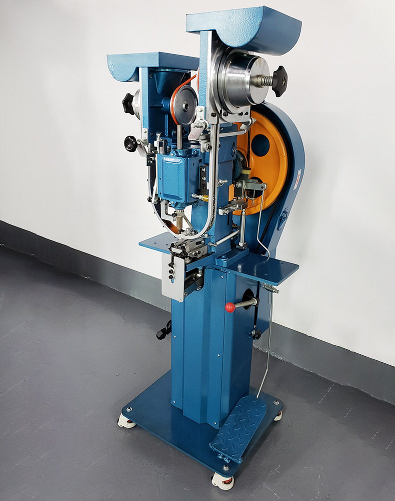 厂家直供全自动鸡眼机 使用方便应用广泛 各种产品鸡眼铆合