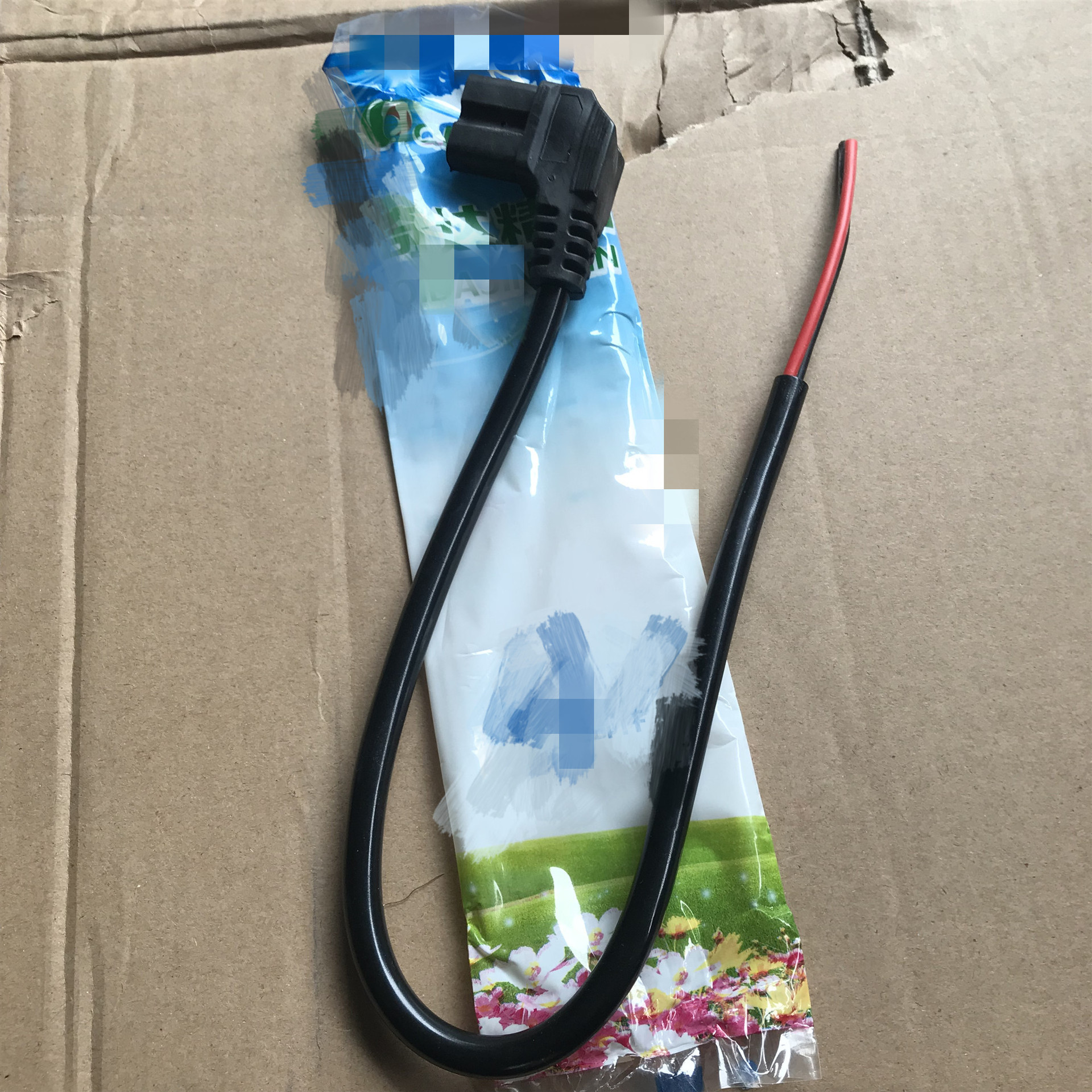 批发电动车电瓶公母三孔插头三轮车电池电源弯头线t型电器插头座