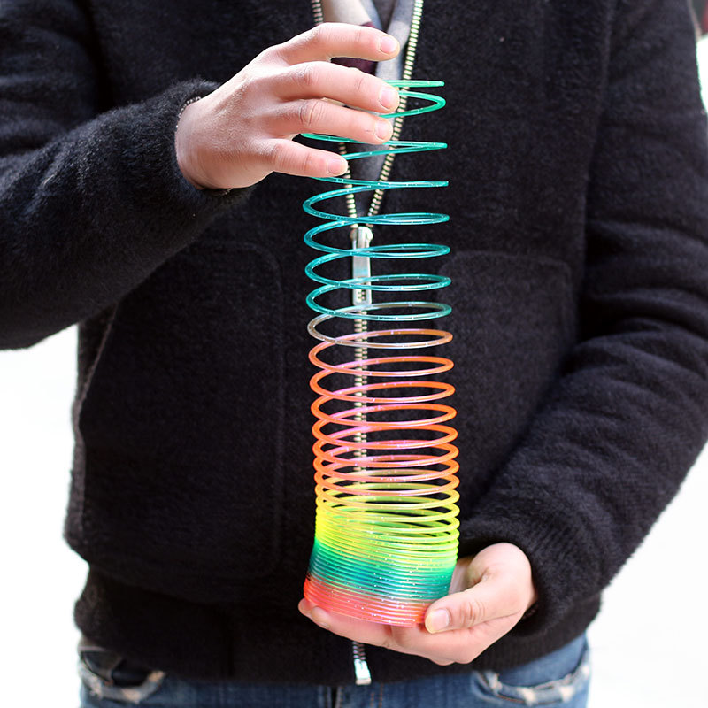 儿童彩虹圈夜市地摊弹簧圈 塑料弹力圈 小孩大人玩具礼品大量批发