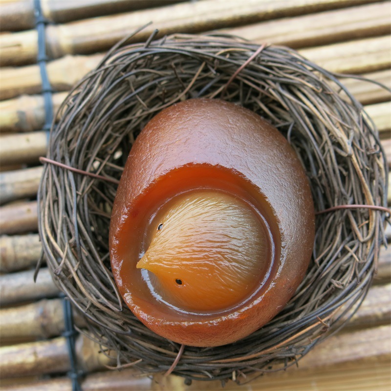 马达加斯加天然玛瑙原石水冲籽料雕刻摆件手把玩小鸡出壳