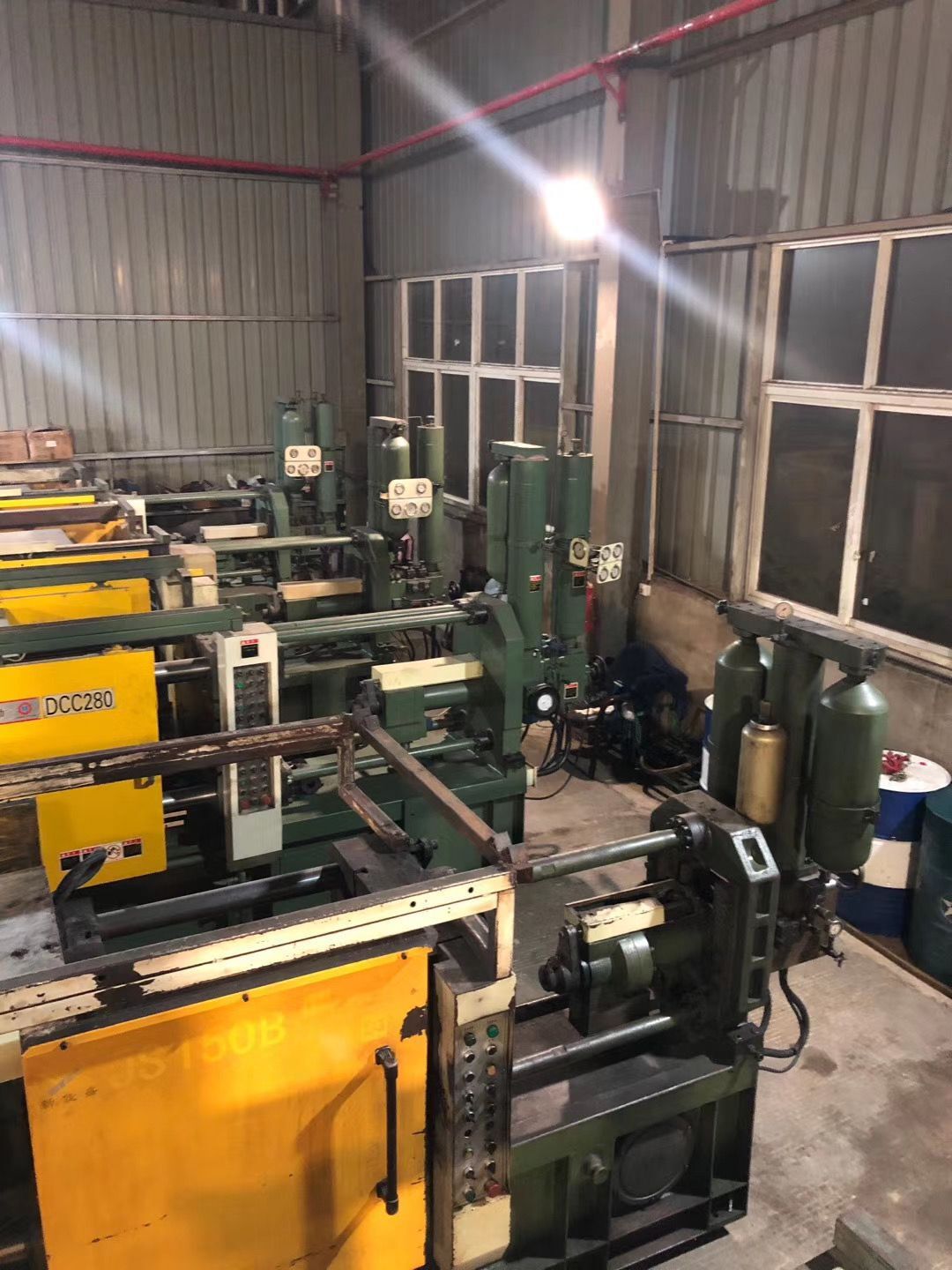 工厂转让压铸机力劲280吨铝合金冷室灯饰摩托车汽车配件铝压铸机