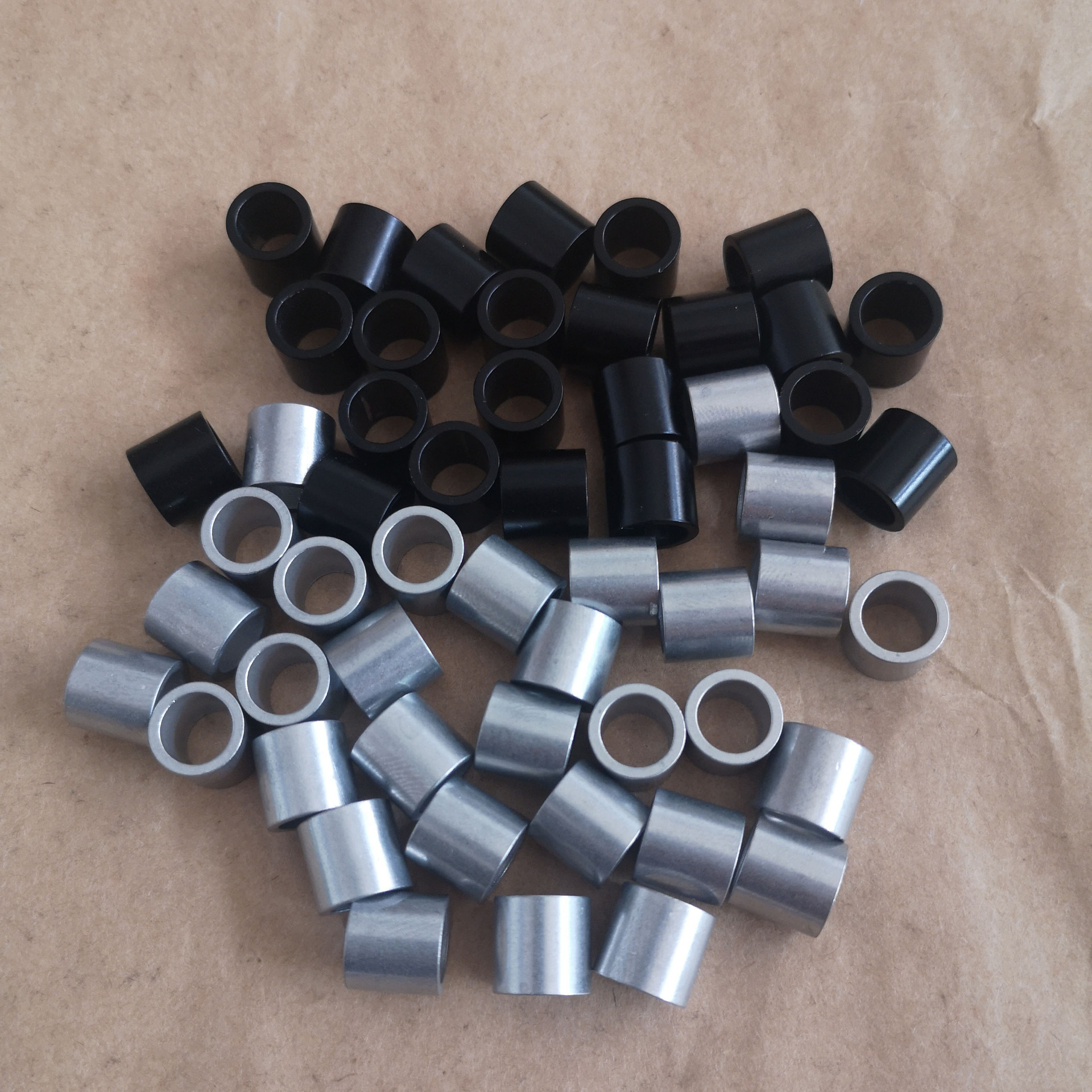 厂家批发各种滑板轴套长板轴套铝套筒轮滑鞋隔套银色黑色轴套