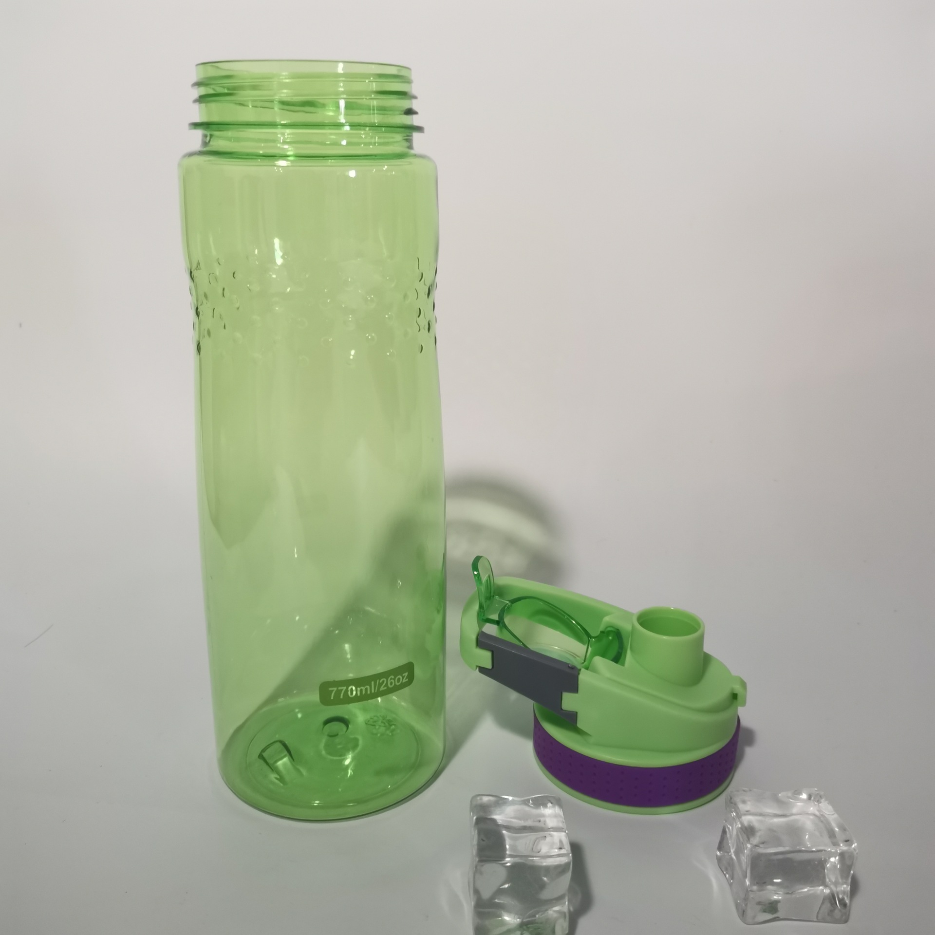厂家直供大容量770ml易扣便携式随手杯 礼品pet单层太空杯
