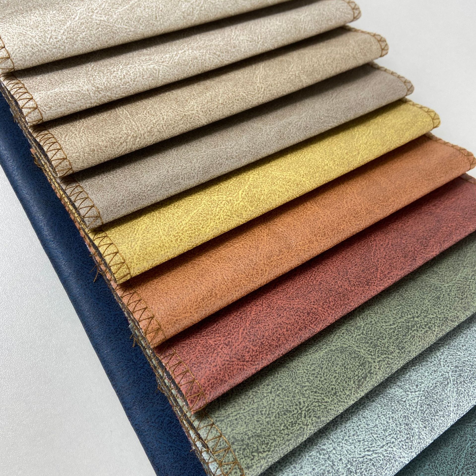 批发科技布沙发靠垫抱枕面料 麂皮绒科技皮布 烫金复合沙发布面料