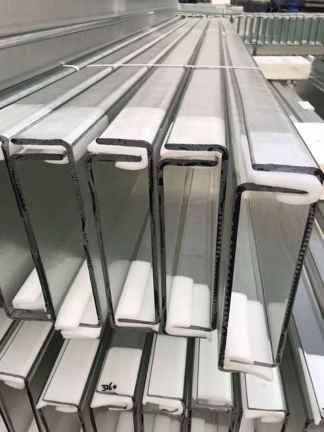 厂家定制钢化幕墙u形玻璃槽型玻璃白外墙u型玻璃262*60*7