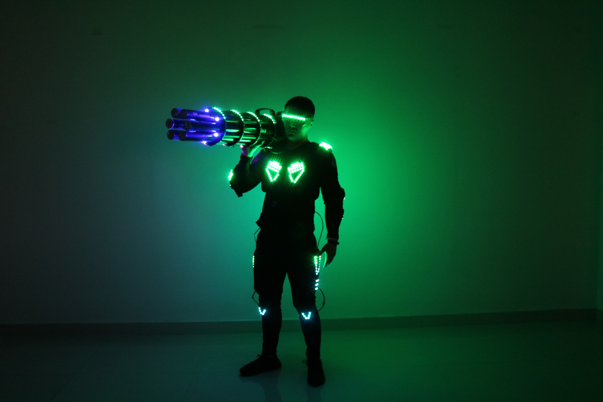 彩色led发光服装荧光眼镜道具酒吧夜店加特林礼花枪ktv气氛喷纸炮