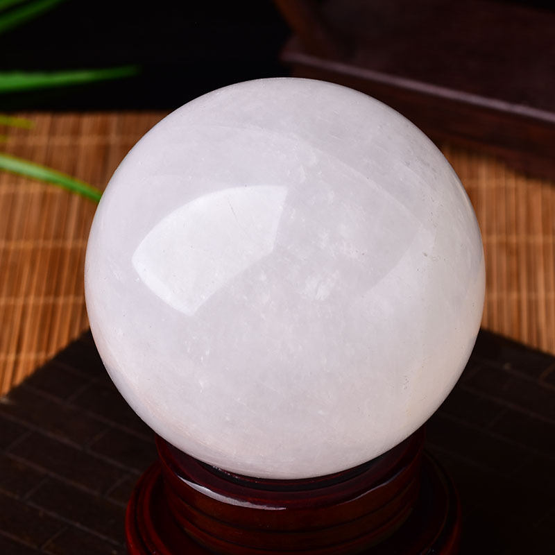厂家批发 天然冰洲石白水晶球原石打磨家居装饰摆件新款现货直销