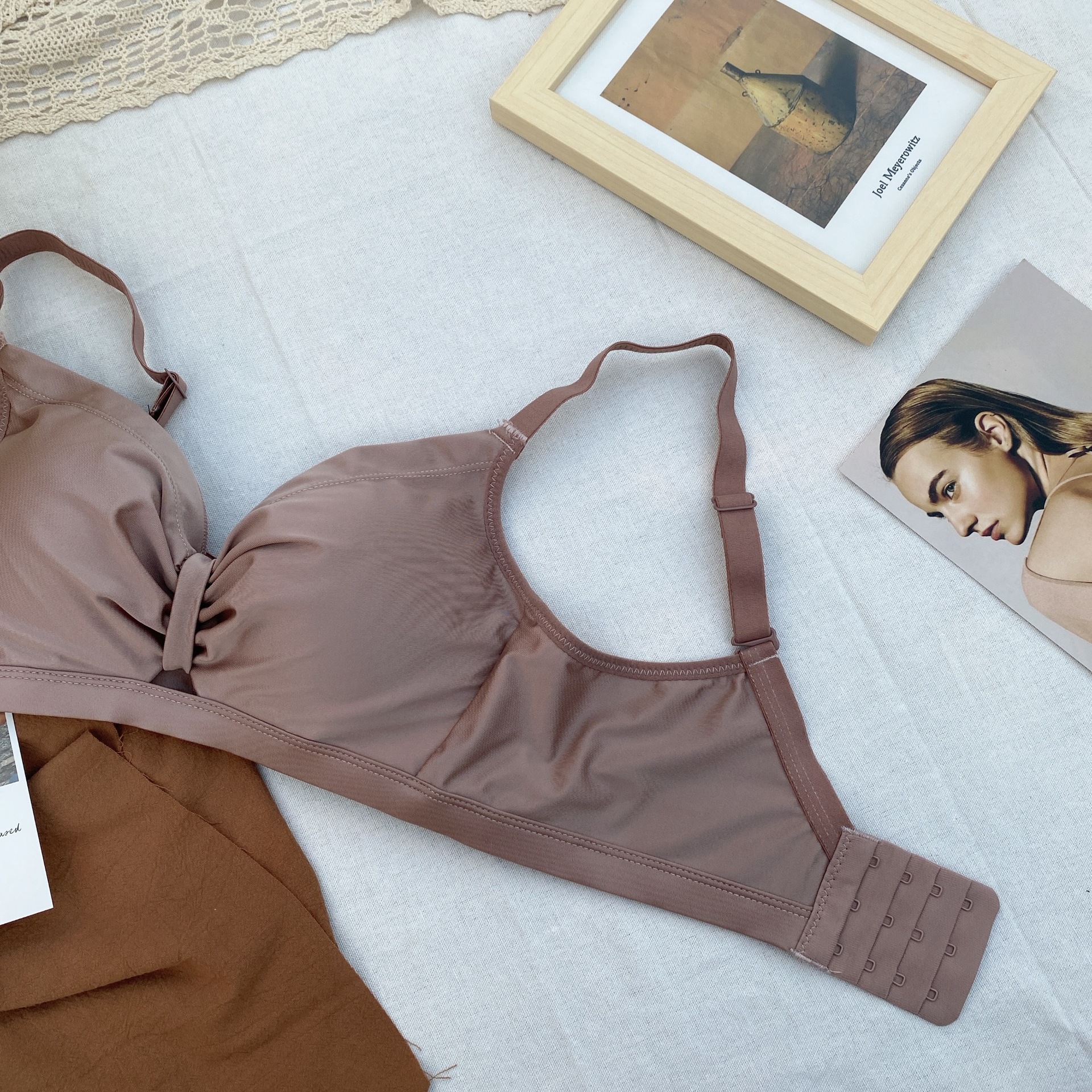 真丝光面调整型文胸三排扣无钢圈薄款桑蚕丝内衣小胸罩透气聚拢杯