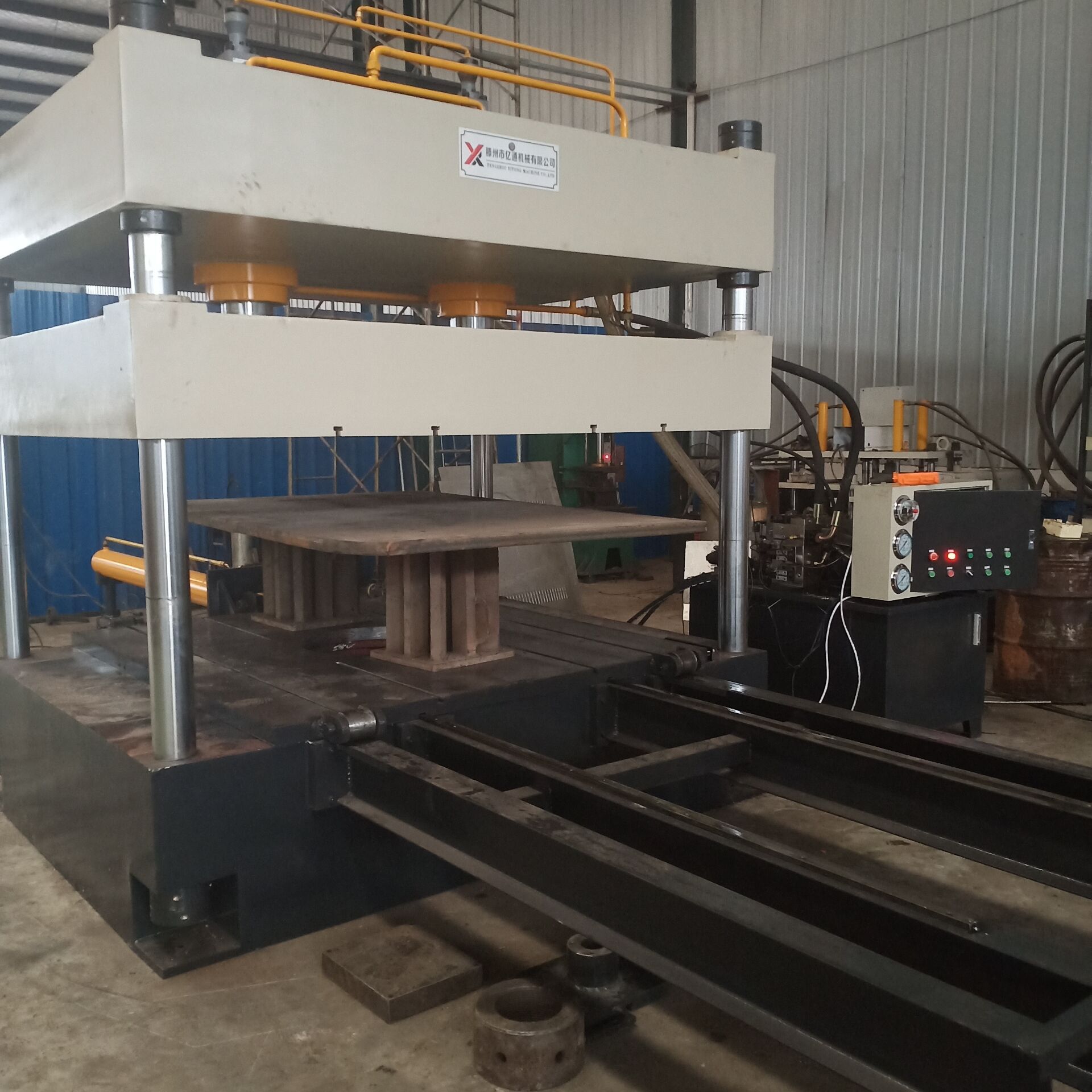 400吨四柱双缸大台面液压机300吨四柱油压机带移动缸液压机