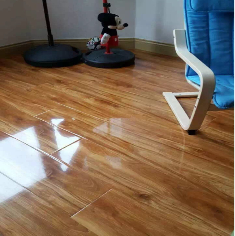 钢琴漆地板家用高光亮面木地板12mm强化复合木地板