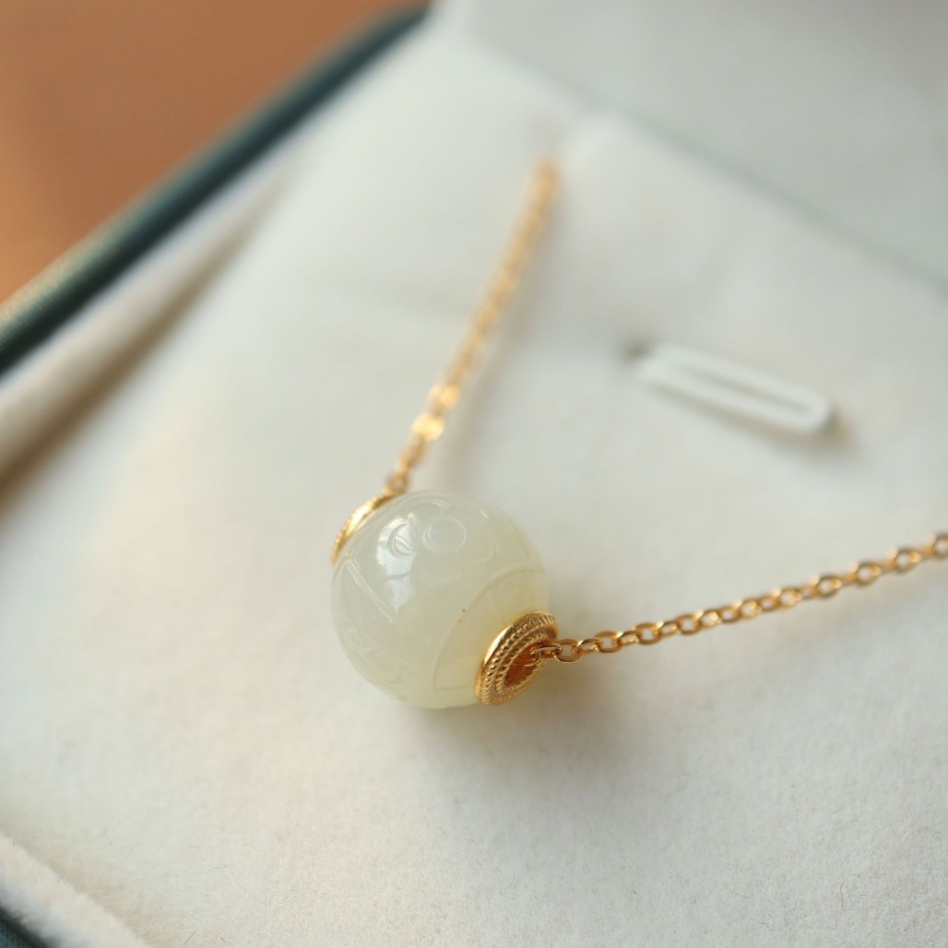 厂家直销天然和田玉雕花回纹珠高档气质吊坠项链女 925银镀金链子