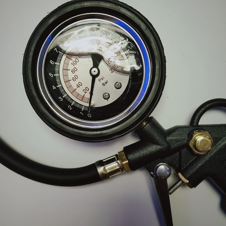 胎压表气压表汽车轮胎带油高精度胎压表充气表汽车轮胎加气充气枪