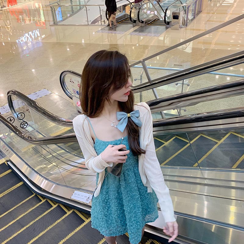 网红同款 冷白皮小姐姐2020新款夏季立体花瓣设计吊带连衣裙女