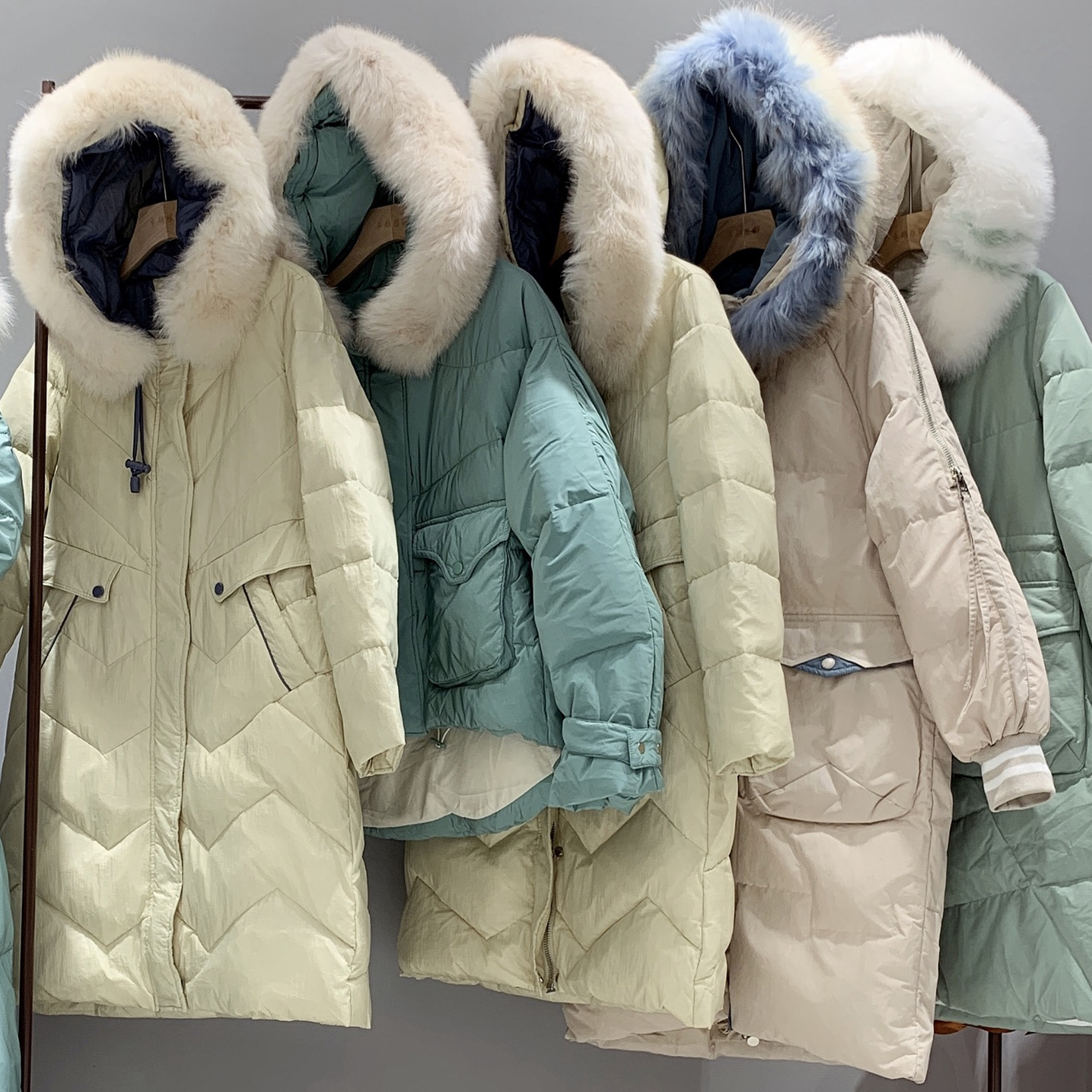 换季清仓羽绒服女