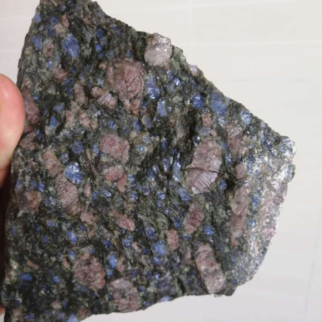 天然蓝闪石原石 矿物标本 大块原石雕刻料批发