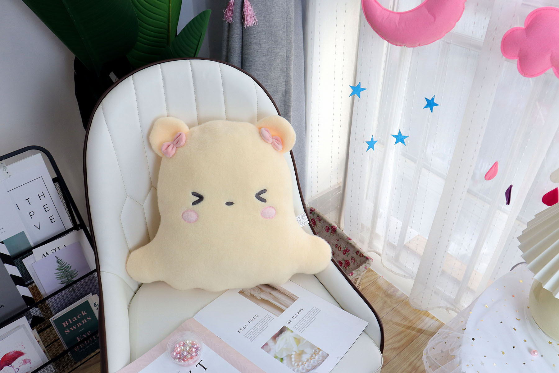 毛绒玩具可爱云朵小熊抱枕汽车头枕护肩腰枕送女生礼物跨境亚马逊