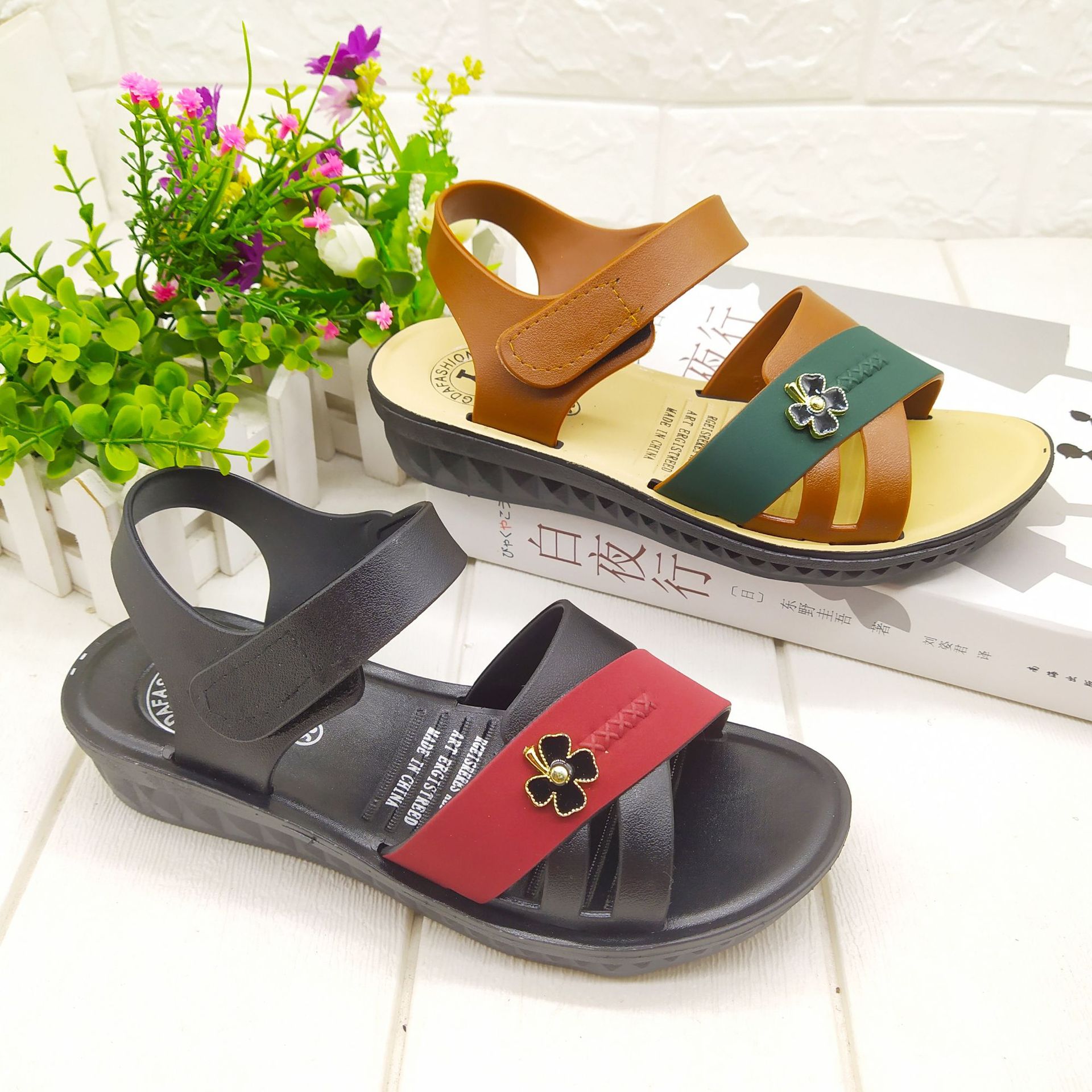 夏季新款女士胶凉鞋防滑耐磨拼色居家外穿沙滩凉鞋摆地摊凉鞋批发