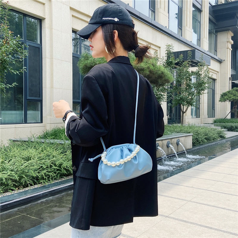 Pleated Small Bag 2020 New Fashion European and American Fashion Pearl Hand Messenger Bag Western Style Clip Shoulder Bag