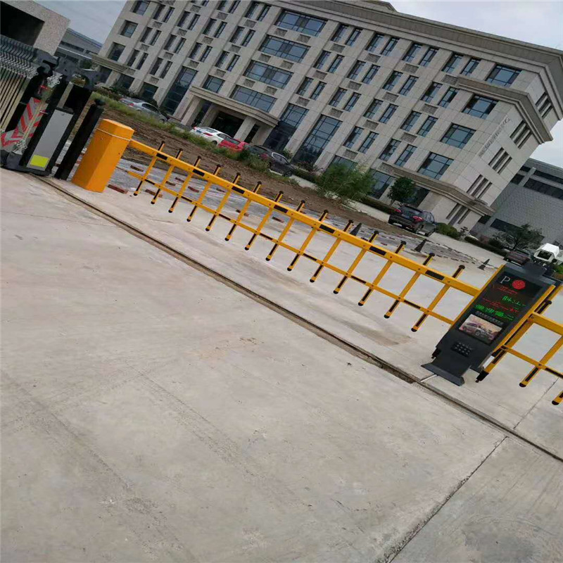 小区厂区门口栅栏升降杆 车牌识别道闸 4.5米广告道闸价格
