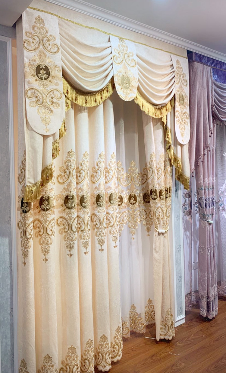 香槟色欧式客厅雪尼尔金丝绣花窗帘布料厂家卧室窗纱窗帘成品跨境