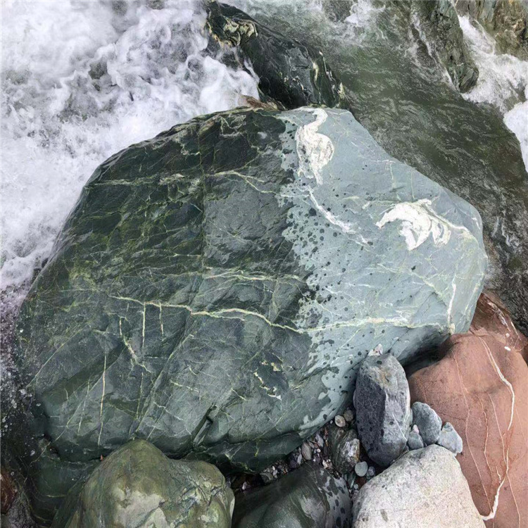 富贵绿景观石绿石头园林造景景观石大量出货批发绿色景观石_供应产品