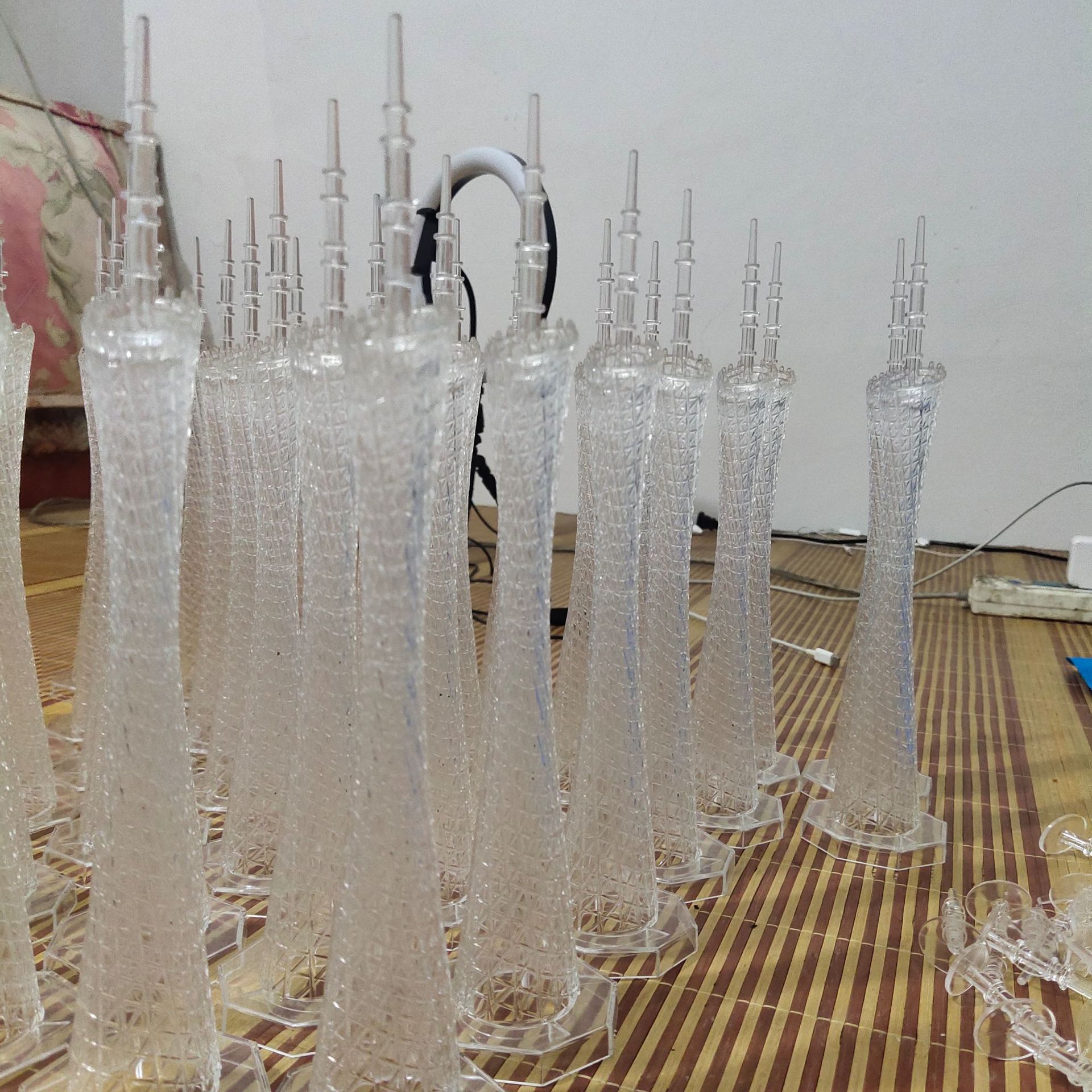 新款塑料广州塔摆件旅游纪念品办公桌面金属工艺25cm小蛮腰工艺品