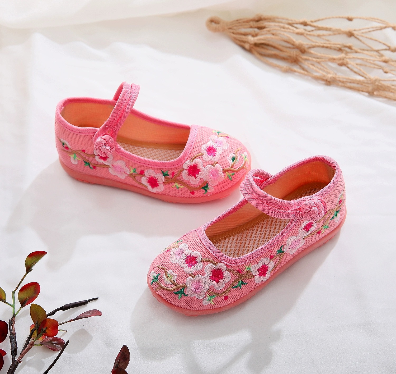 儿童绣花鞋幼童软底鞋民族风古装鞋女小童舞蹈表演鞋学步鞋