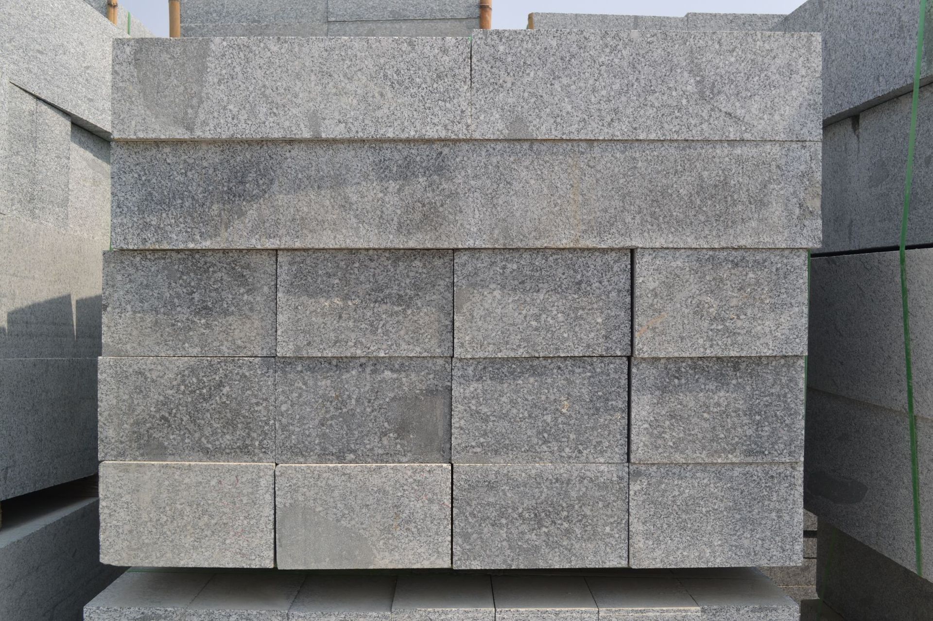 花岗岩灰麻 路沿石 路边石 路肩石 路侧石 灰色石材路沿石矿山厂