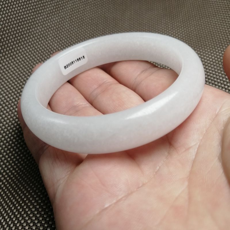 天然汉白玉女款玉镯碳酸盐质玉女士白玉手镯子老年玉器会销礼品