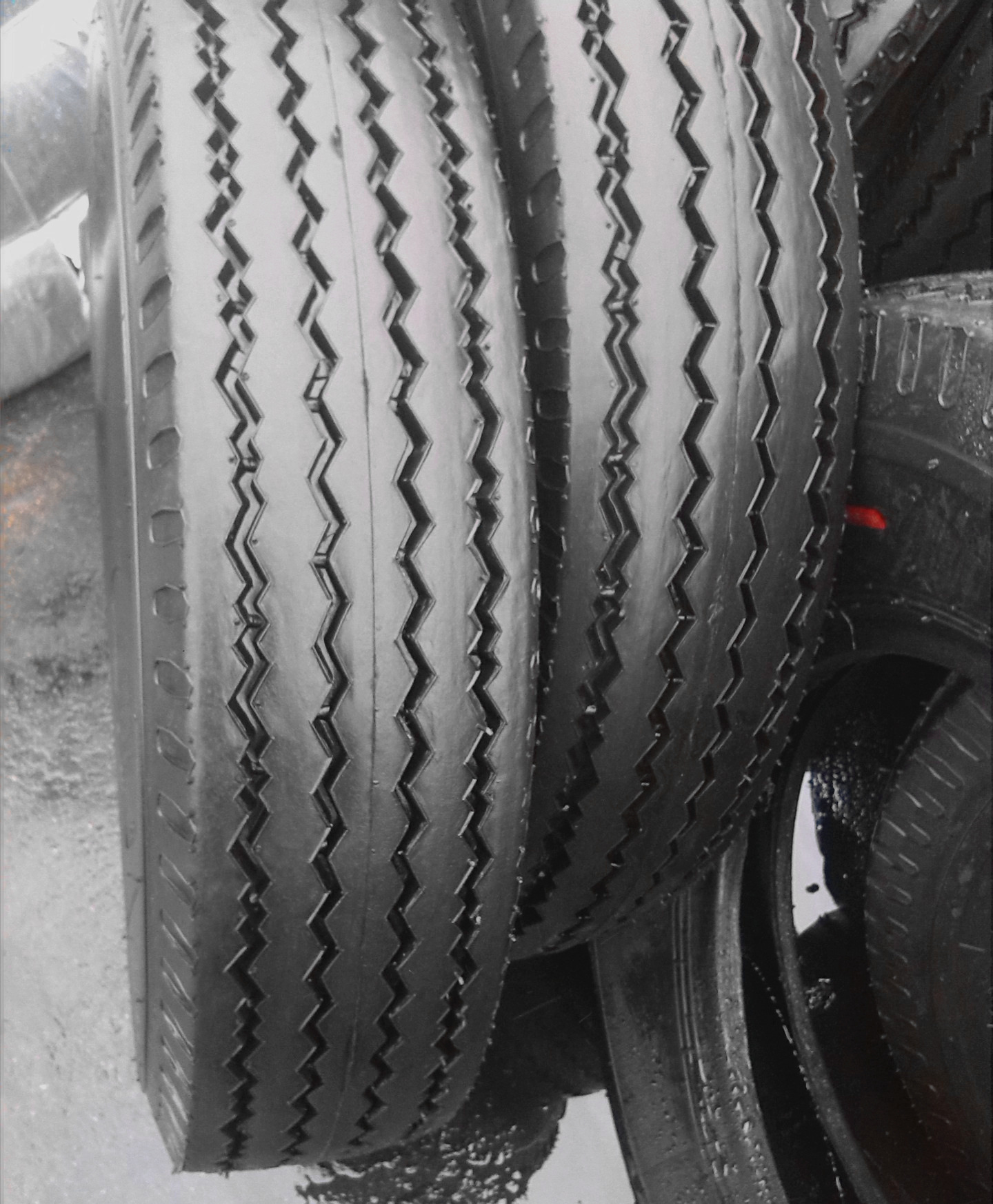 厂家直销825-16 轻卡卡车 载重汽车轮胎8.25-16 矿山花纹