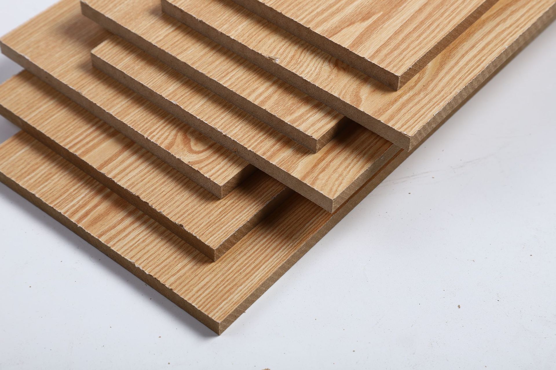 锯板加 工密度板mdf密度板高密度中纤板锯板e1级杨杂木密度板