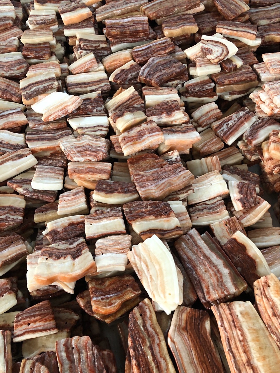 广西猪肉石五花肉原石摆件造型奇石腊肉石招财风水石肉石摆件创意